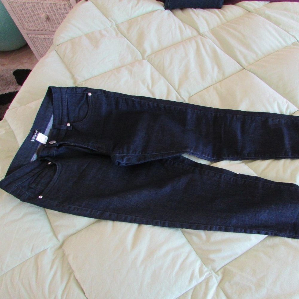 VENUS SKINNY JEANS, SIZE 6, INDIGO.